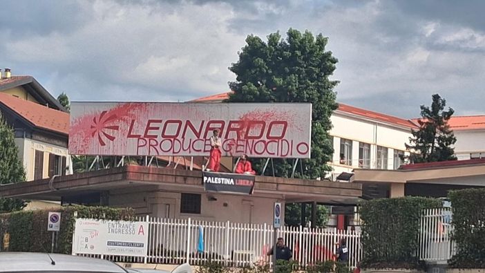 L'azione di protesta dei militanti pro Palestina alla Leonardo di Sesto Calende L'azione di protesta dei militanti pro Palestina alla Leonardo di Sesto Calende