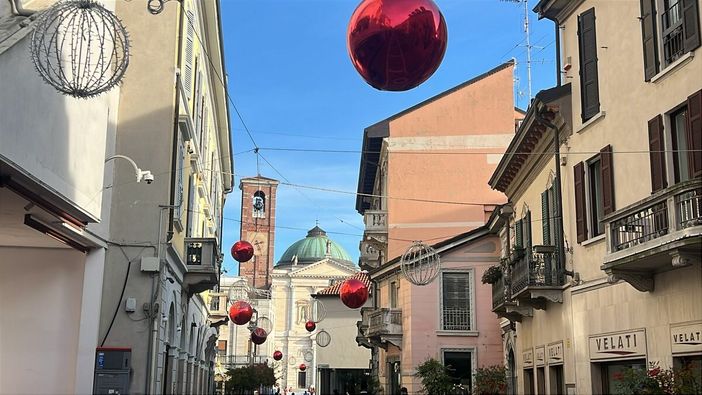 Gallarate si accende per il Natale: arrivano la pista di pattinaggio e le luminarie in centro