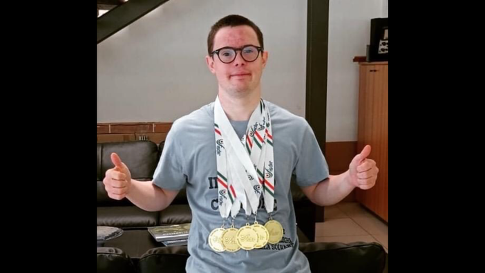 Paolo Zaffaroni con le sue medaglie