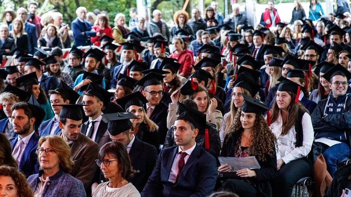 I laureati dell’Università dell’Insubria sono preparati e competitivi nel mercato del lavoro: lo conferma il Rapporto Almalaurea 2024