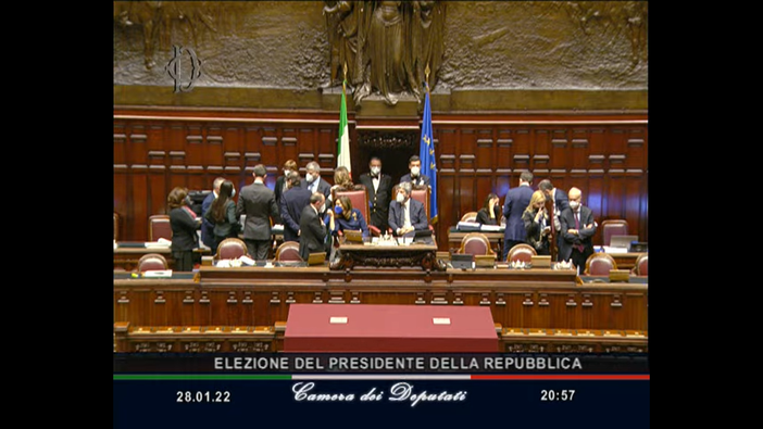 Quirinale, a vuoto anche la sesta votazione. Per Mattarella 336 voti Quirinale, a vuoto anche la sesta votazione. Per Mattarella 336 voti