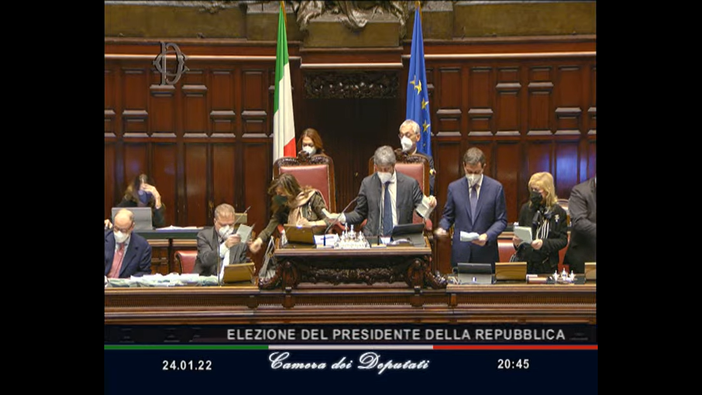 Quirinale, una valanga di schede bianche. Voti per Bossi, Giorgetti, Cartabia e Fagioli Quirinale, una valanga di schede bianche. Voti per Bossi, Giorgetti, Cartabia e Fagioli