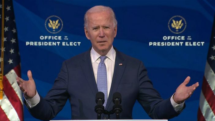 Una camicia realizzata a Ispra per il neopresidente degli Stati Uniti Joe Biden