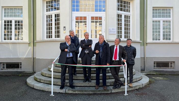 Taglio del nastro al padiglione Rossi, da sinistra: Alberto Coen Porisini, Marco Cavallotti, Davide Galimberti, Angelo Tagliabue, Stefano Serra Capizzano, Giulio Carcano Taglio del nastro al padiglione Rossi, da sinistra: Alberto Coen Porisini, Marco Cavallotti, Davide Galimberti, Angelo Tagliabue, Stefano Serra Capizzano, Giulio Carcano