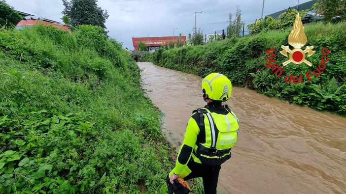 Il torrente a Cantù dov'è caduto un uomo nella giornata del 16 maggio: le ricerche sono ancora in corso