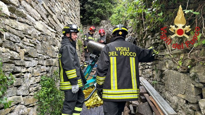 Si continua a morire sul lavoro: 39enne perde la vita schiacciato dall'escavatore