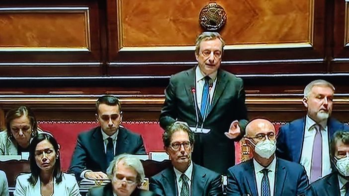 Crisi di governo, Draghi tiene il punto nella replica: «Siete voi che decidete, quindi niente richieste di pieni poteri» Crisi di governo, Draghi tiene il punto nella replica: «Siete voi che decidete, quindi niente richieste di pieni poteri»