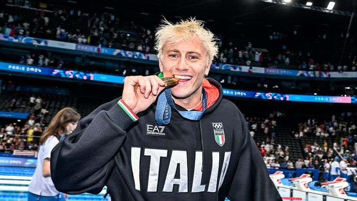 Martinenghi d'oro, come la sua famiglia (foto tratta dalla pagina Facebook ufficiale della Federazione Italiana Nuoto) Martinenghi d'oro, come la sua famiglia (foto tratta dalla pagina Facebook ufficiale della Federazione Italiana Nuoto)
