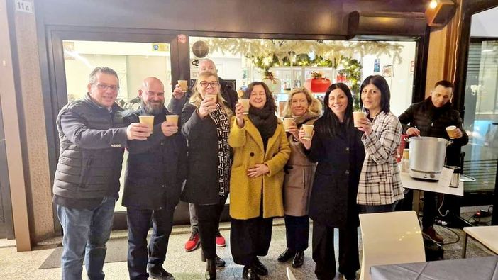 Piazza Trento Trieste ha un desiderio sotto l'Albero Piazza Trento Trieste ha un desiderio sotto l'Albero