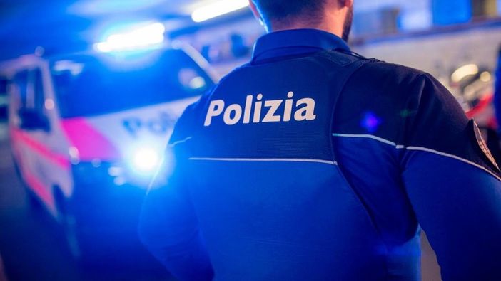 Contromano in autostrada in Canton Ticino, si scontra con l'auto della polizia Contromano in autostrada in Canton Ticino, si scontra con l'auto della polizia