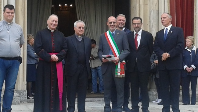 Il sindaco Farisoglio a una cerimonia a Castellanza