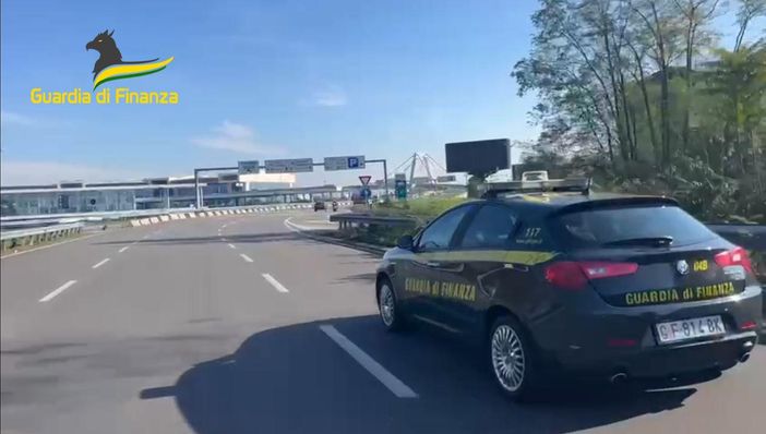 Arrestati per bancarotta tre amministratori di parcheggio "low cost" al Terminal 2 di Malpensa Arrestati per bancarotta tre amministratori di parcheggio "low cost" al Terminal 2 di Malpensa