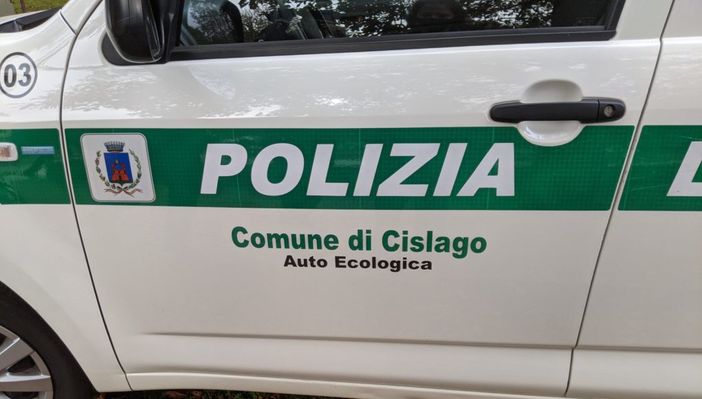 Occupano la casa di un’anziana ricoverata in ospedale: la polizia locale scopre anche droga e armi Occupano la casa di un’anziana ricoverata in ospedale: la polizia locale scopre anche droga e armi