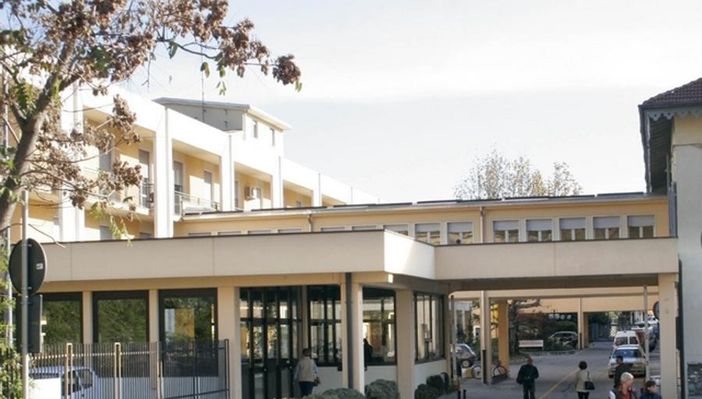 Scontro tra un'auto e una moto a Cadrezzate, in ospedale un ragazzo di 16 anni Scontro tra un'auto e una moto a Cadrezzate, in ospedale un ragazzo di 16 anni