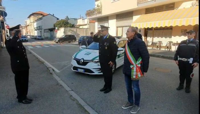 VIDEO. Busto, sirene spiegate per i carabinieri morti nell’esplosione a Verona