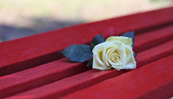 Una panchina rossa a Villa Recalcati contro la violenza di genere