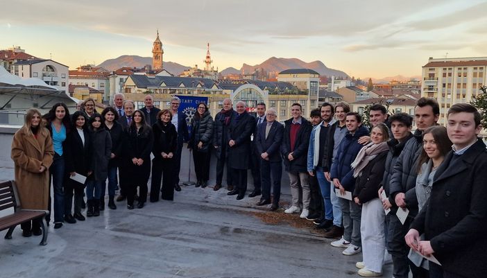 Gli Alpini donano un bladder scanner al reparto di Recupero e rieducazione funzionale dell’ospedale di Busto Gli Alpini donano un bladder scanner al reparto di Recupero e rieducazione funzionale dell’ospedale di Busto