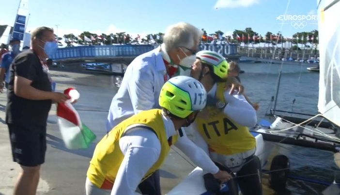 Il vento dell'oro sulla vela azzurra (foto tratta dalla pagina Facebook ufficiale di Italia Team)