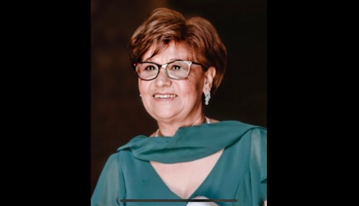 L'abbraccio dei tifosi a Pino per la scomparsa della moglie Anna Irene L'abbraccio dei tifosi a Pino per la scomparsa della moglie Anna Irene