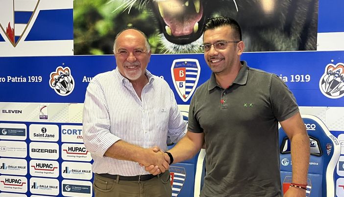 Stretta di mano tra Turotti e Vargas