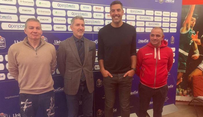 Il neo gm biancorosso Michael Arcieri. Sotto nella gallery è tra Oioli, Scola e Ferraiuolo