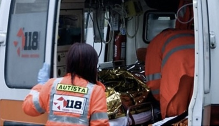 Auto si ribalta sulla superstrada di Malpensa, soccorsi anche due bimbi di 4 e 6 anni