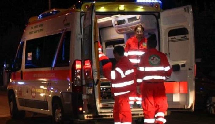 Origgio, prima una lite e poi una rissa fuori dalla discoteca: cinque feriti Origgio, prima una lite e poi una rissa fuori dalla discoteca: cinque feriti