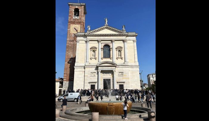 A Gallarate l'addio a Davide Cassioli: «Sei nel cuore di tutti noi»