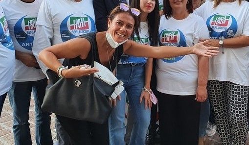 Anche Giusy Versace lascia Forza Italia. Fu eletta nel collegio di Varese Anche Giusy Versace lascia Forza Italia. Fu eletta nel collegio di Varese