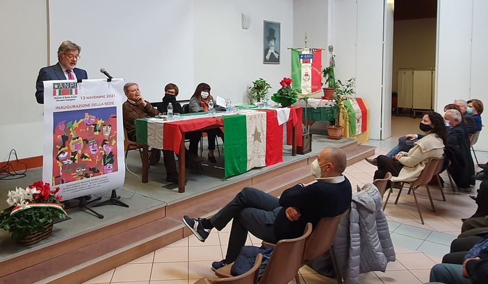 Inaugurata la nuova sede dell’Anpi di Busto. «Momento di festa, ma c’è preoccupazione per azioni fasciste»