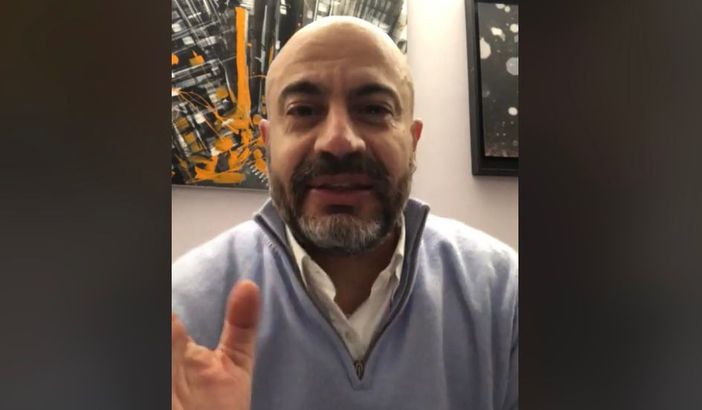 Il senatore Gianluigi Paragone commenta in diretta sulla sua pagina Facebook la composizione del governo Draghi