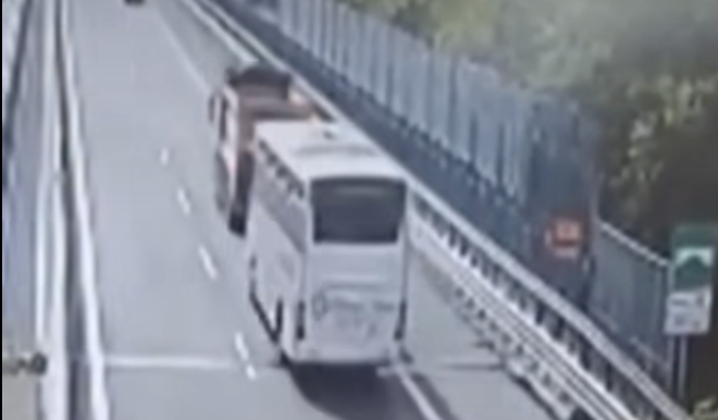 Un frame del video dell'incidente diffuso dai media nazionali