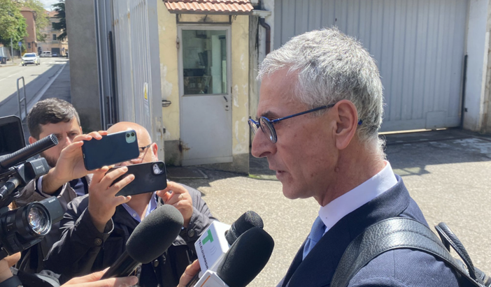 L'avvocato di Busignani all'uscita dai Miogni dove si è svolto l'interrogatorio di Marco Manfrinati L'avvocato di Busignani all'uscita dai Miogni dove si è svolto l'interrogatorio di Marco Manfrinati