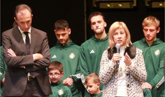 Foto: nella foto il Sindaco Mirella Cerini assieme al Presidente della Castellanzese 1921 Alberto Affetti in occasione della &quot;Neroverde Christmas Show&quot; del dicembre 2023