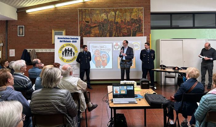 VIDEO. Truffe, istruzioni agli anziani per non cascarci: «Loro sono bravi, ecco come dovete comportarvi» VIDEO. Truffe, istruzioni agli anziani per non cascarci: «Loro sono bravi, ecco come dovete comportarvi»