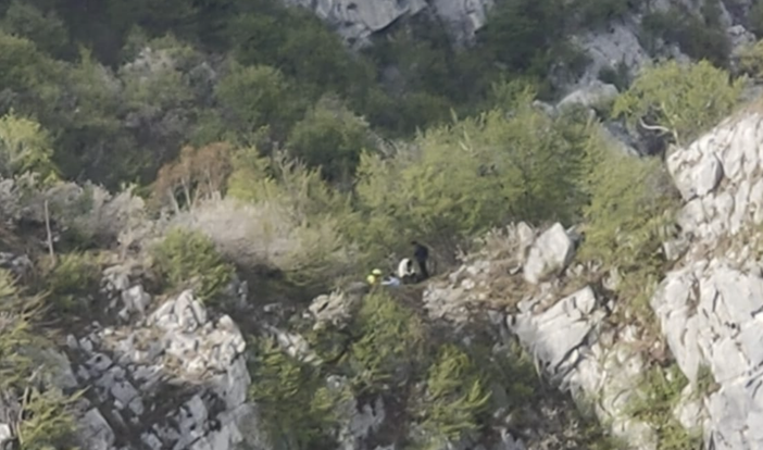 Escursionisti in difficoltà sui monti del Lecchese. Salvati dall'elicottero dei vigili del fuoco di Malpensa Escursionisti in difficoltà sui monti del Lecchese. Salvati dall'elicottero dei vigili del fuoco di Malpensa