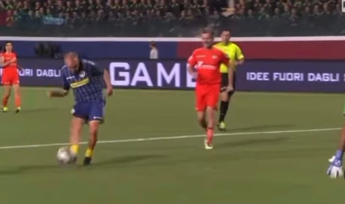 Pellicini apre il piattone e insacca (immagini Rai)