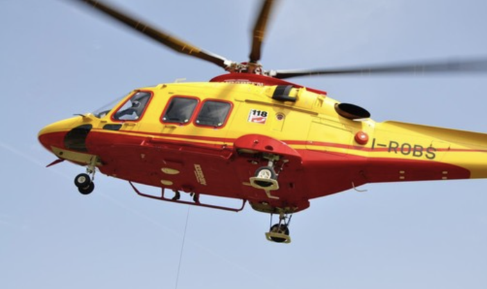 Scontro tra un’auto e una moto a Leggiuno: elisoccorso in volo, un ferito