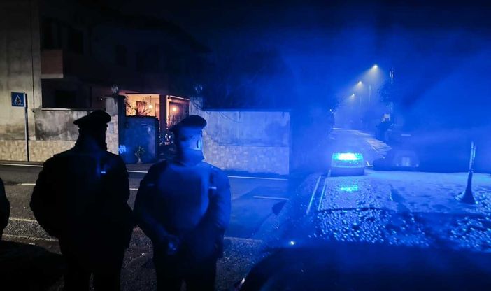 Lonate sotto i riflettori nazionali: il paese si stringe attorno alla famiglia di Jonathan. «Non possiamo vivere nel timore costante di rientrare a casa» Lonate sotto i riflettori nazionali: il paese si stringe attorno alla famiglia di Jonathan. «Non possiamo vivere nel timore costante di rientrare a casa»