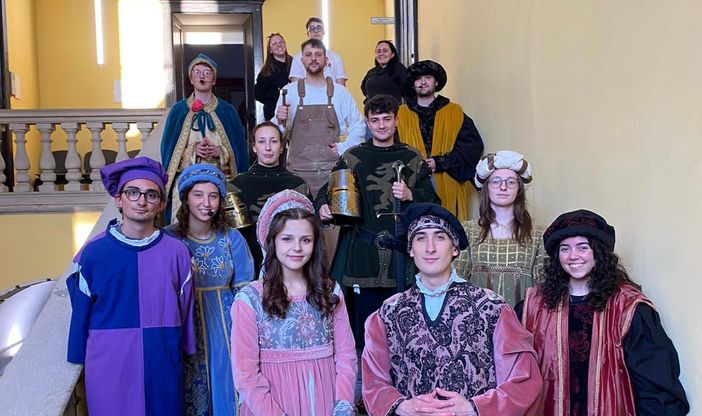 Il manifesto e alcuni degli attori Il manifesto e alcuni degli attori