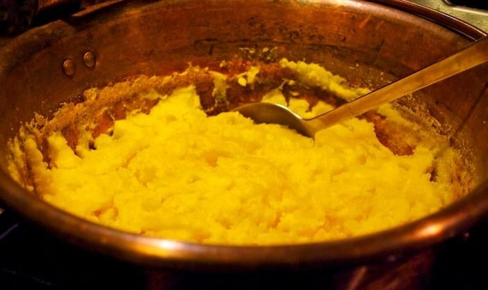 La lepre con polenta, ricetta per i giorni di festa