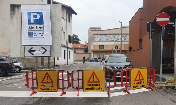 Prove di viabilità nella zona di via Cavallotti. E spuntano i parcheggi “kiss&amp;go”