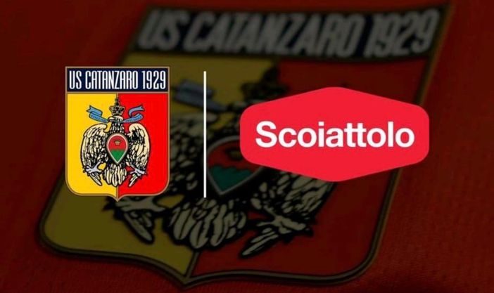 Lo Scoiattolo sponsor del Catanzaro in serie C. Max Di Caro: «Spingiamo il marchio su un territorio in cui stiamo crescendo» Lo Scoiattolo sponsor del Catanzaro in serie C. Max Di Caro: «Spingiamo il marchio su un territorio in cui stiamo crescendo»