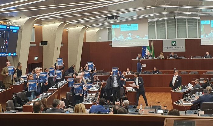 Rivolte nelle piazze, dal Pirellone solidarietà alle forze dell’ordine. In aula anche il caso di Busto Rivolte nelle piazze, dal Pirellone solidarietà alle forze dell’ordine. In aula anche il caso di Busto