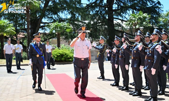 La visita del generale Andrea De Gennaro al comando provinciale della Guardia di Finanza di Varese