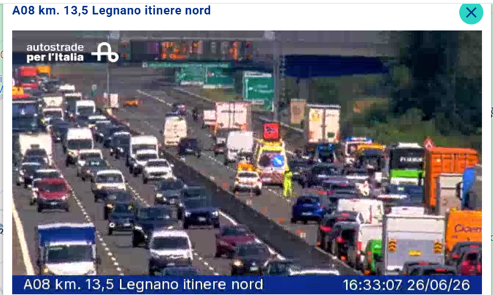 Le immagini dell'incidente tratte dalla webcam di Autostrade per l'Italia Le immagini dell'incidente tratte dalla webcam di Autostrade per l'Italia