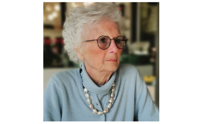 Busto piange Ivana Colombo Busto piange Ivana Colombo