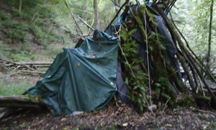 Smantellato un altro bivacco di spacciatori nei boschi della droga Smantellato un altro bivacco di spacciatori nei boschi della droga