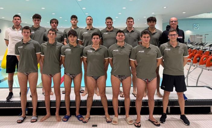 LA FOTO. Busto Pallanuoto pronta a tuffarsi nel campionato LA FOTO. Busto Pallanuoto pronta a tuffarsi nel campionato