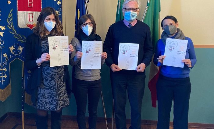 Michela Chiolle, Alessandra Di Modica e Lia Silanos con l'assessore all'Inclusione Sociale, Osvaldo Attolini